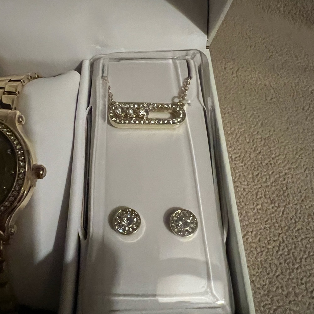 π π Jessica Simpson gift package, women watch+ matching necklace and earring - Picture 5 of 8